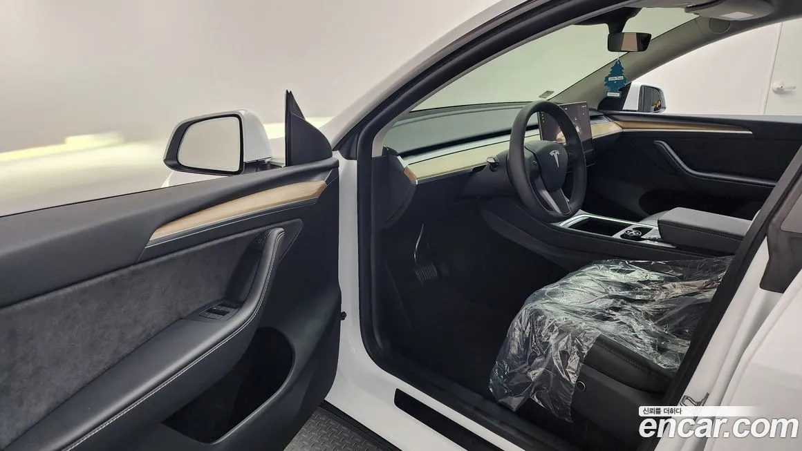 Tesla Model Y — фото 6