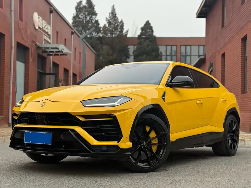 Lamborghini Urus — фото 1