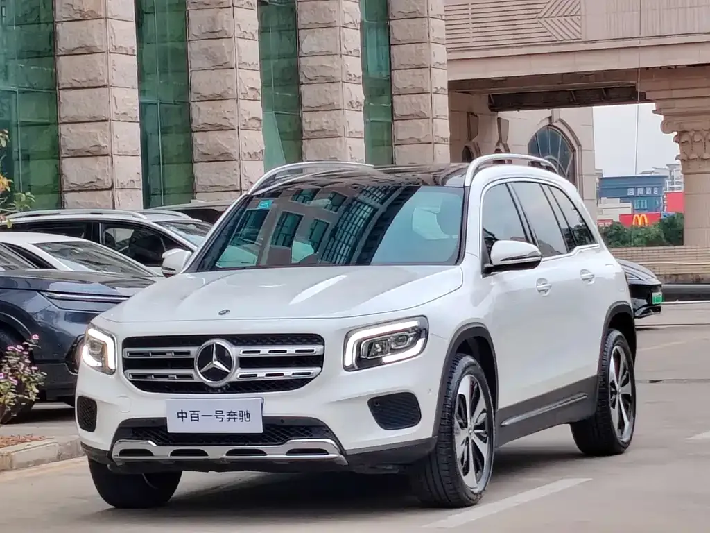 Mercedes-Benz GLB — фото 1