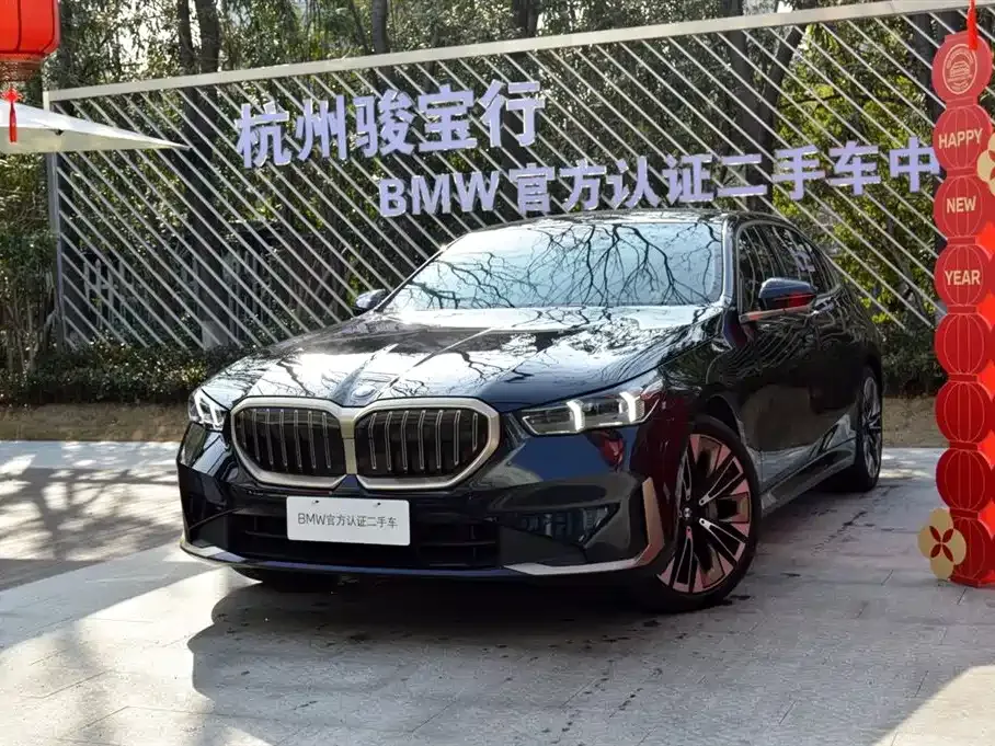 BMW 5 Series — фото 1