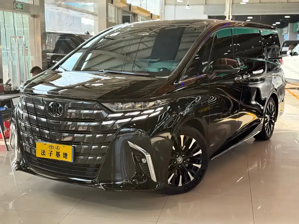 Toyota Alphard — фото 1