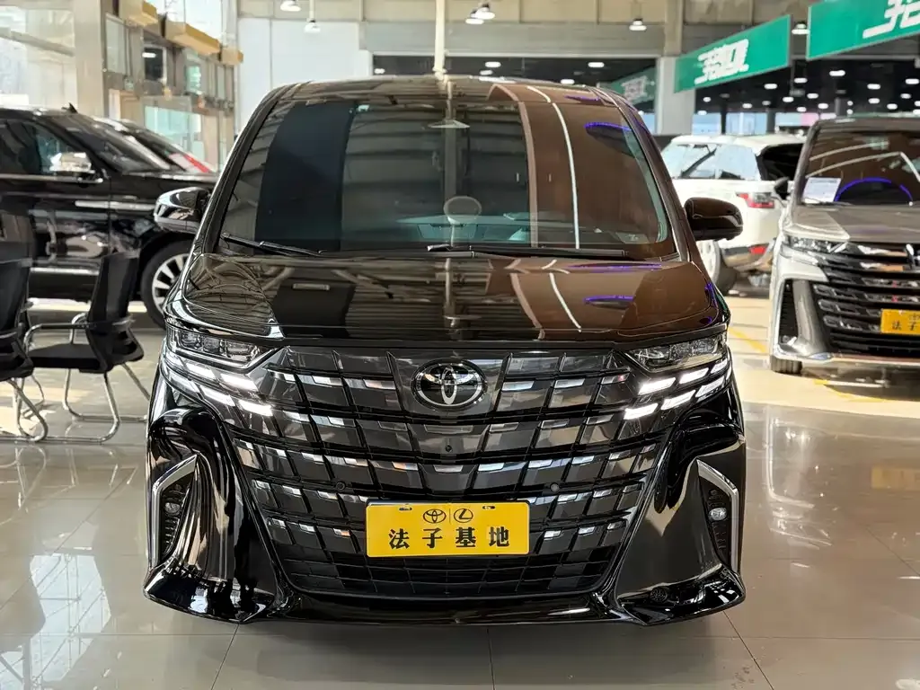 Toyota Alphard — фото 7