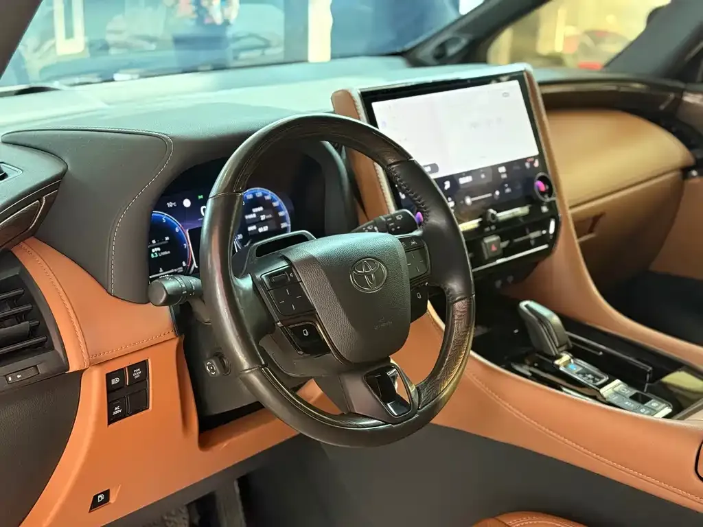 Toyota Alphard — фото 8