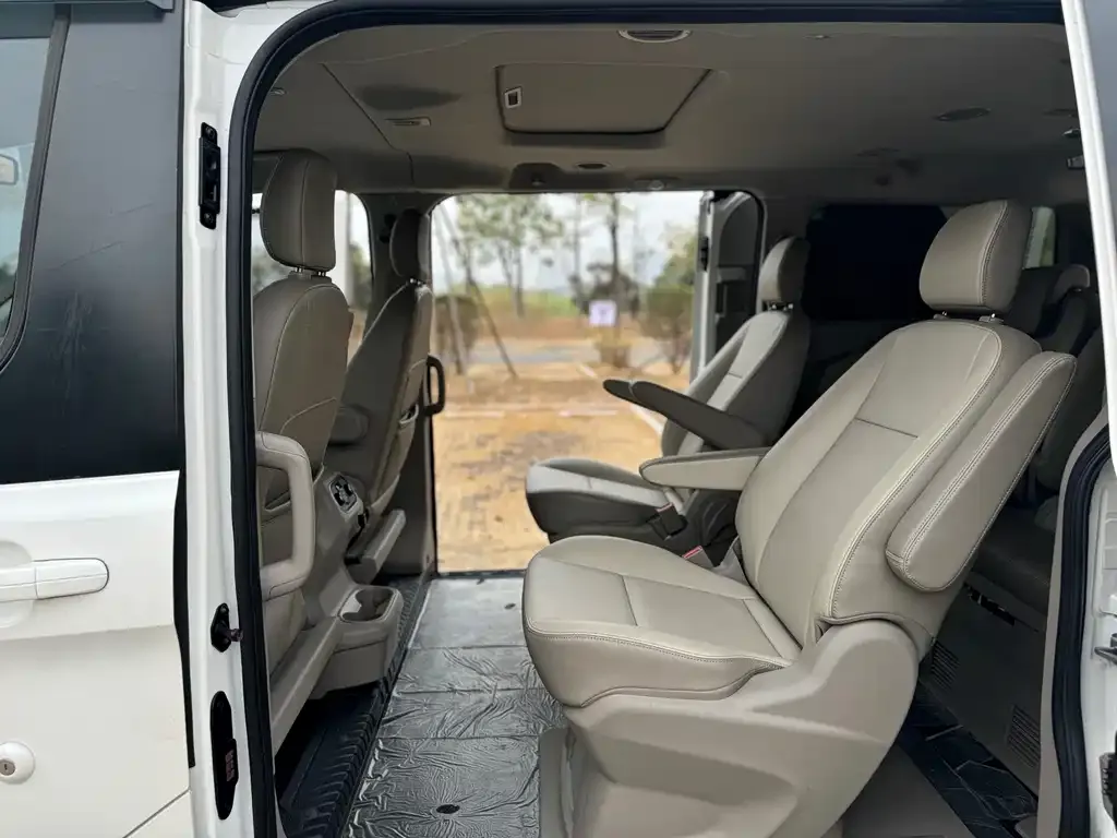 Ford Tourneo — фото 2