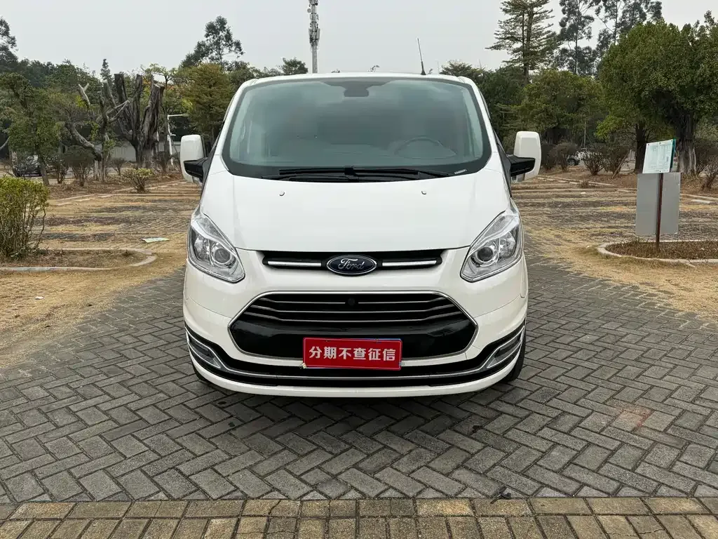 Ford Tourneo — фото 10