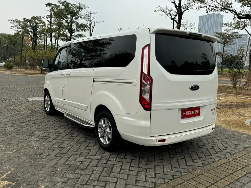 Ford Tourneo — фото 6
