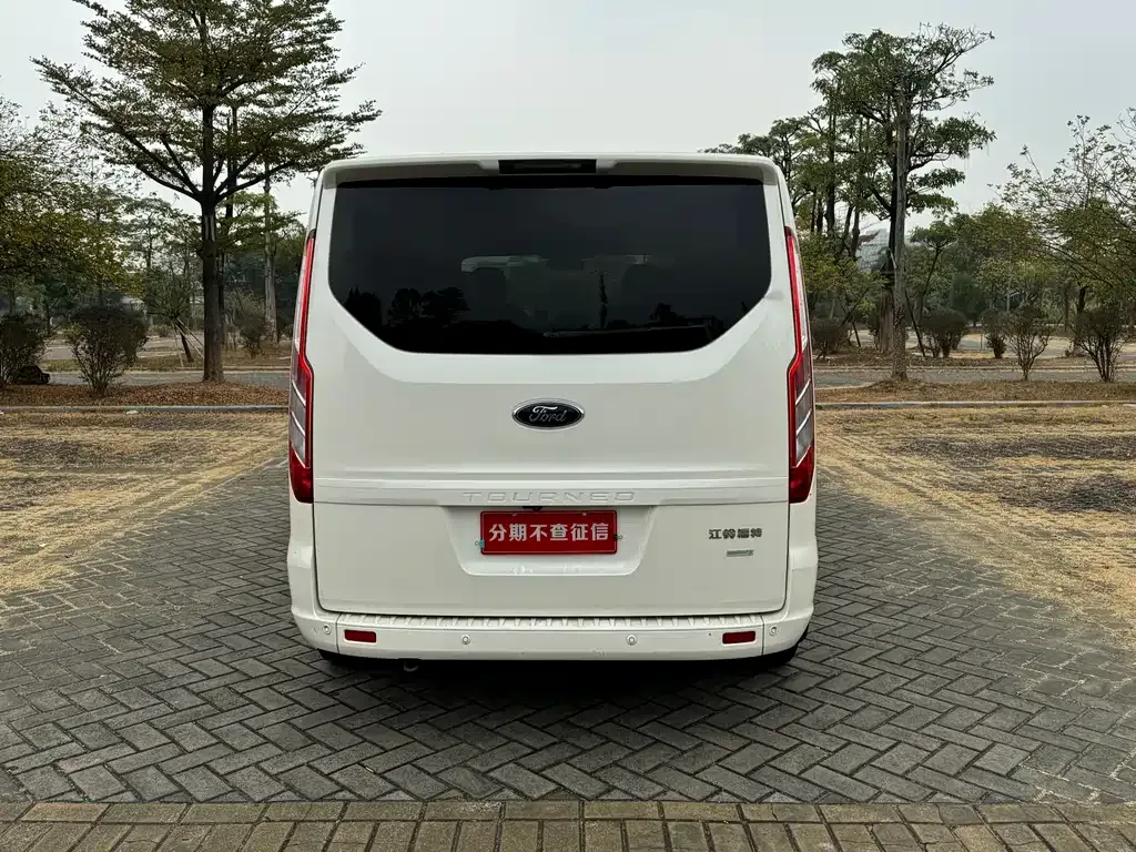 Ford Tourneo — фото 4