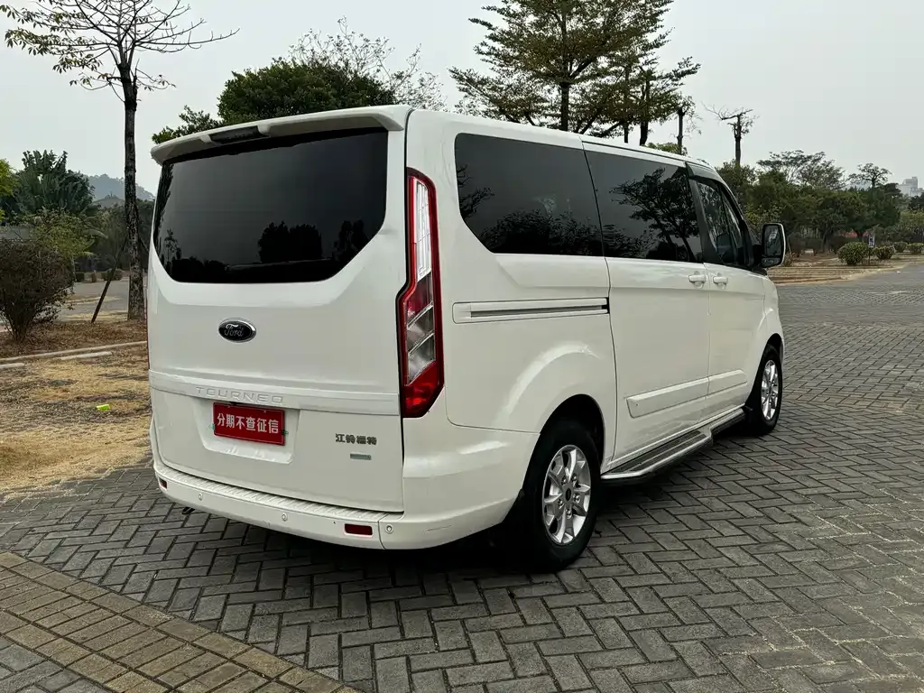 Ford Tourneo — фото 8