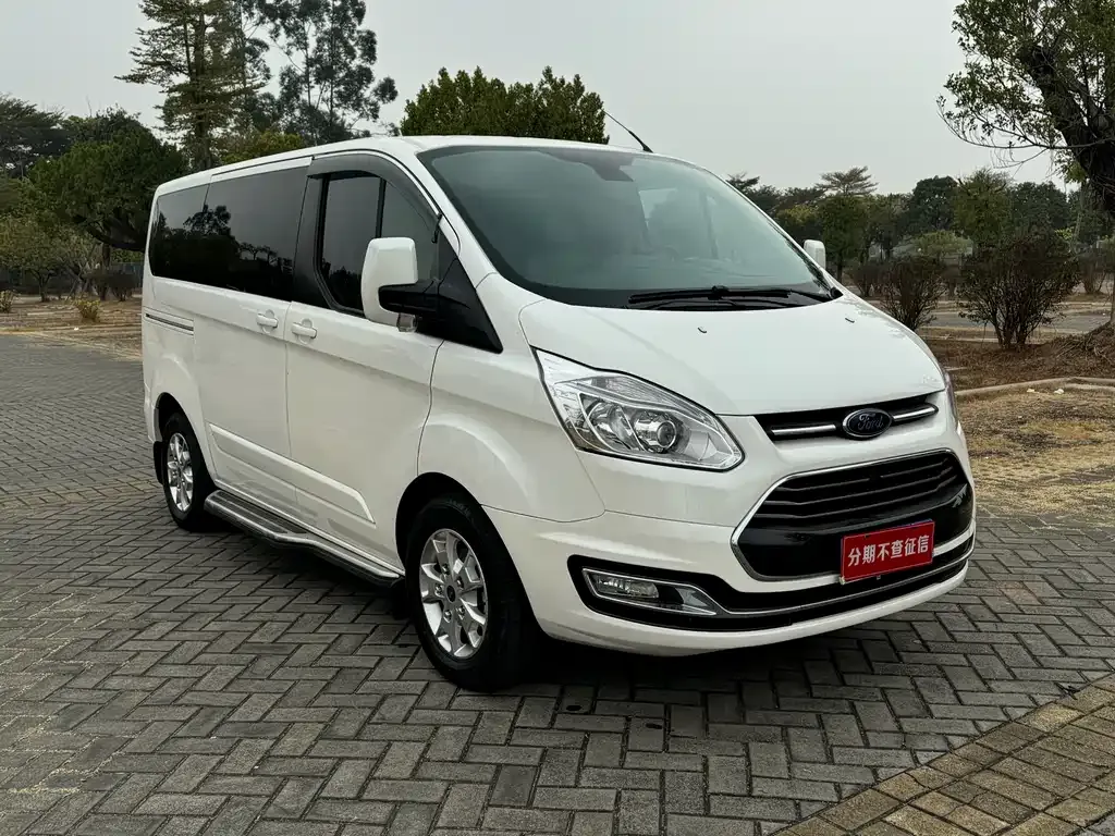 Ford Tourneo — фото 7