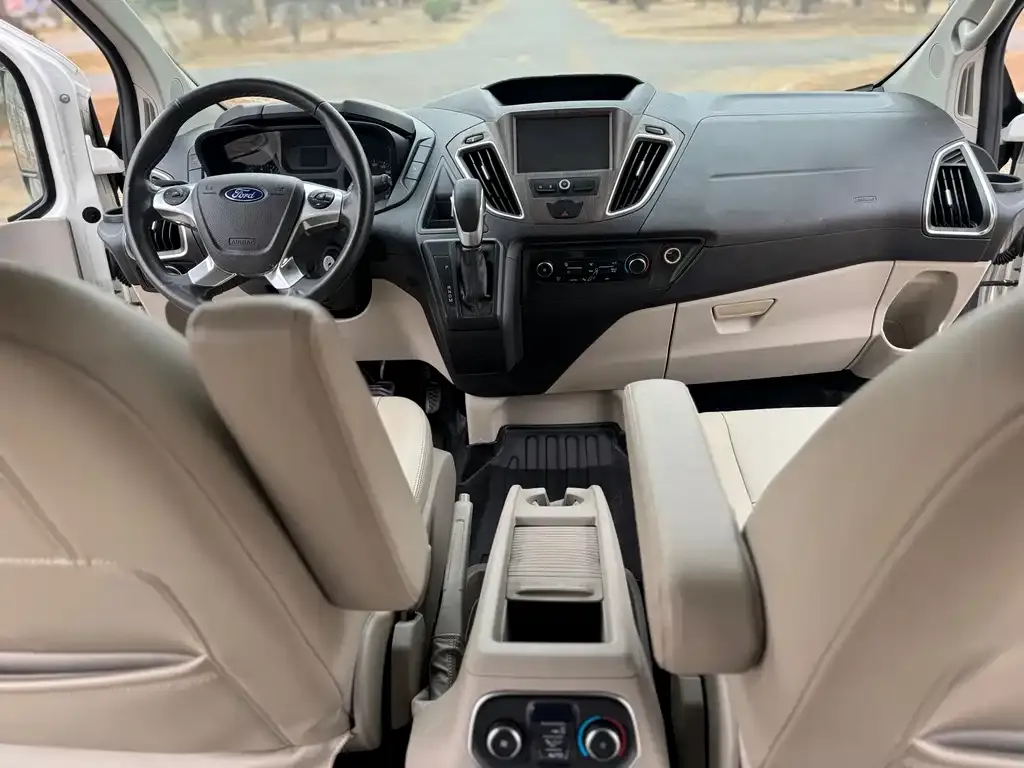 Ford Tourneo — фото 5