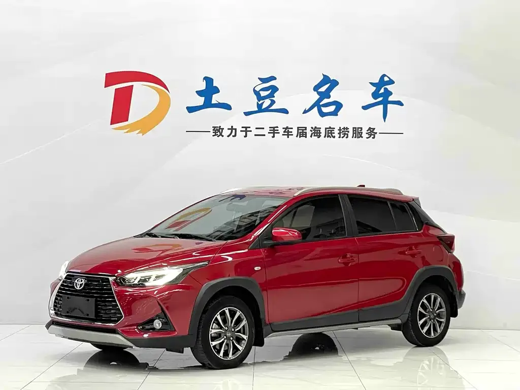 Toyota Yaris L — фото 1