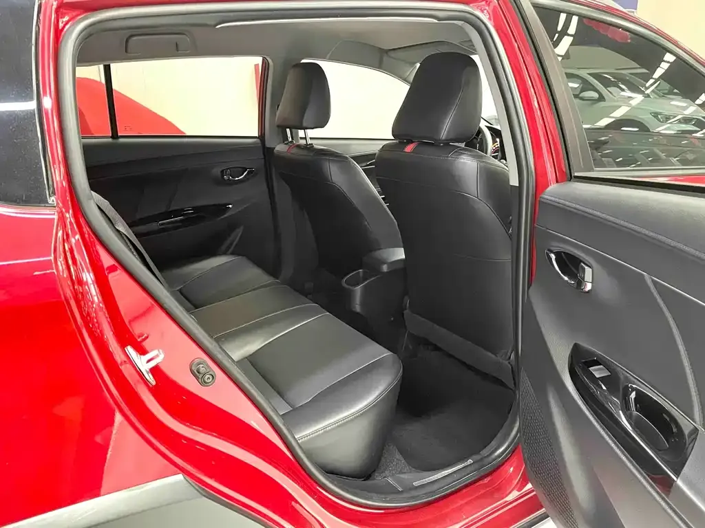 Toyota Yaris L — фото 6