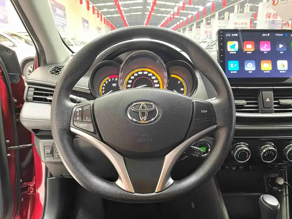 Toyota Yaris L — фото 5
