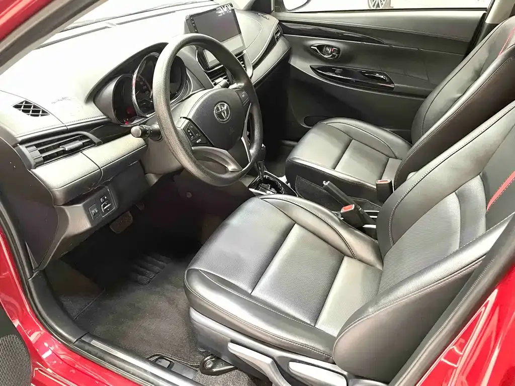 Toyota Yaris L — фото 10