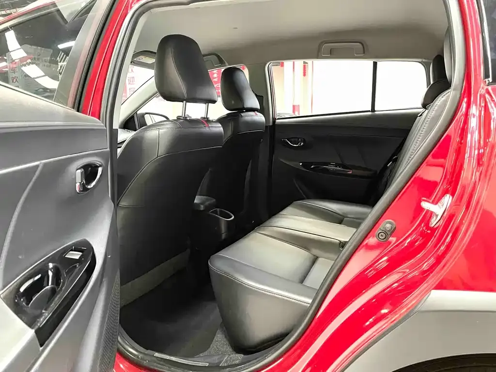 Toyota Yaris L — фото 9