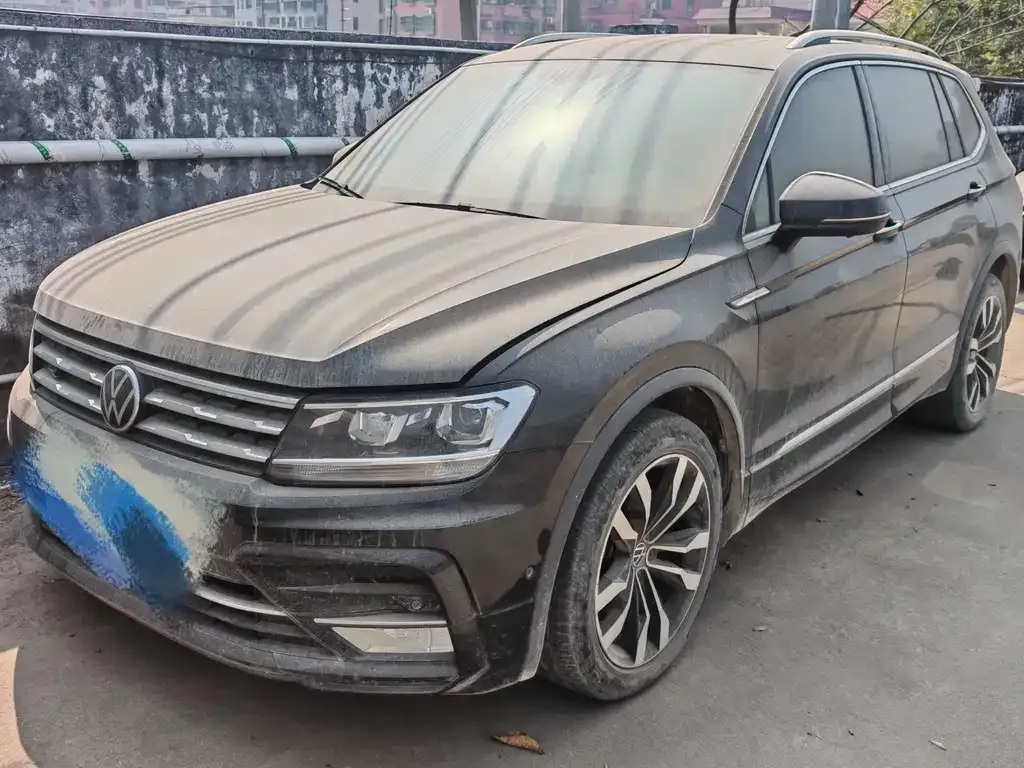 Volkswagen Tiguan L — фото 1