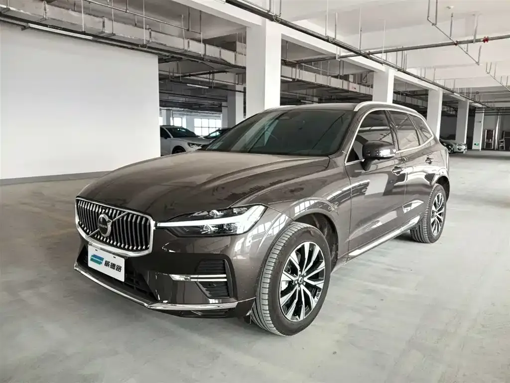 Volvo XC60 — фото 1