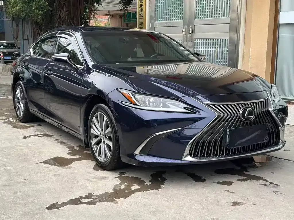 Lexus ES — фото 1