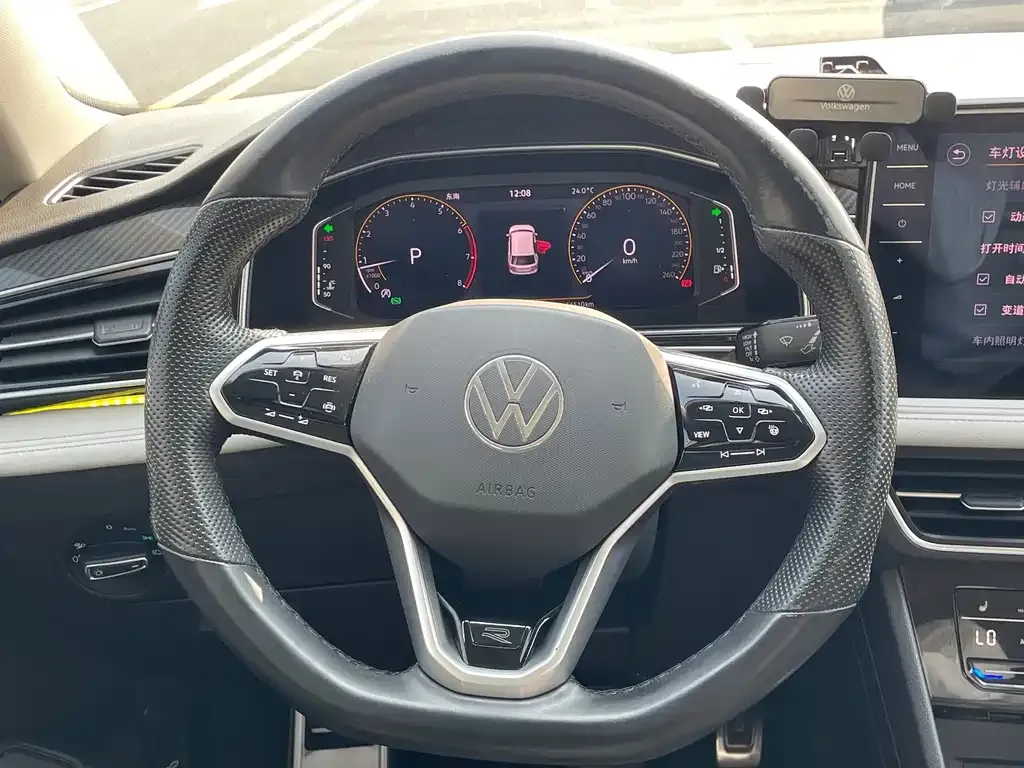 Volkswagen Tiguan L — фото 2