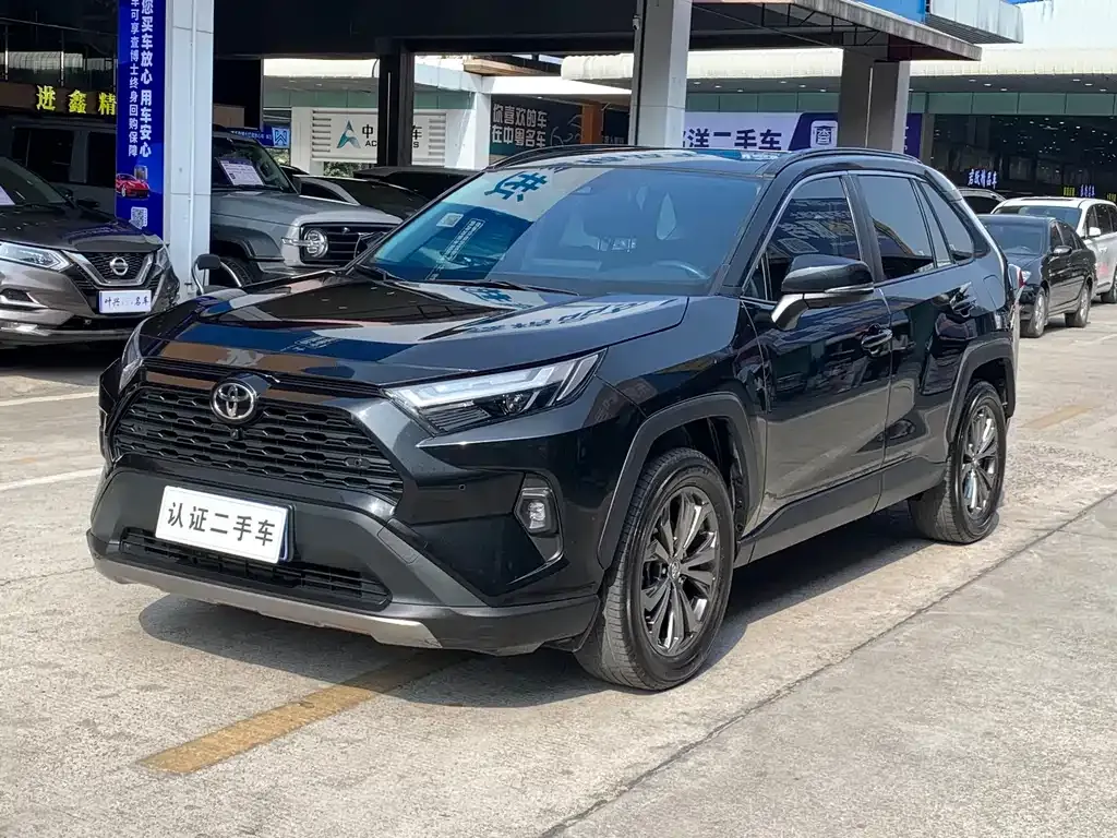 Toyota RAV4 — фото 1