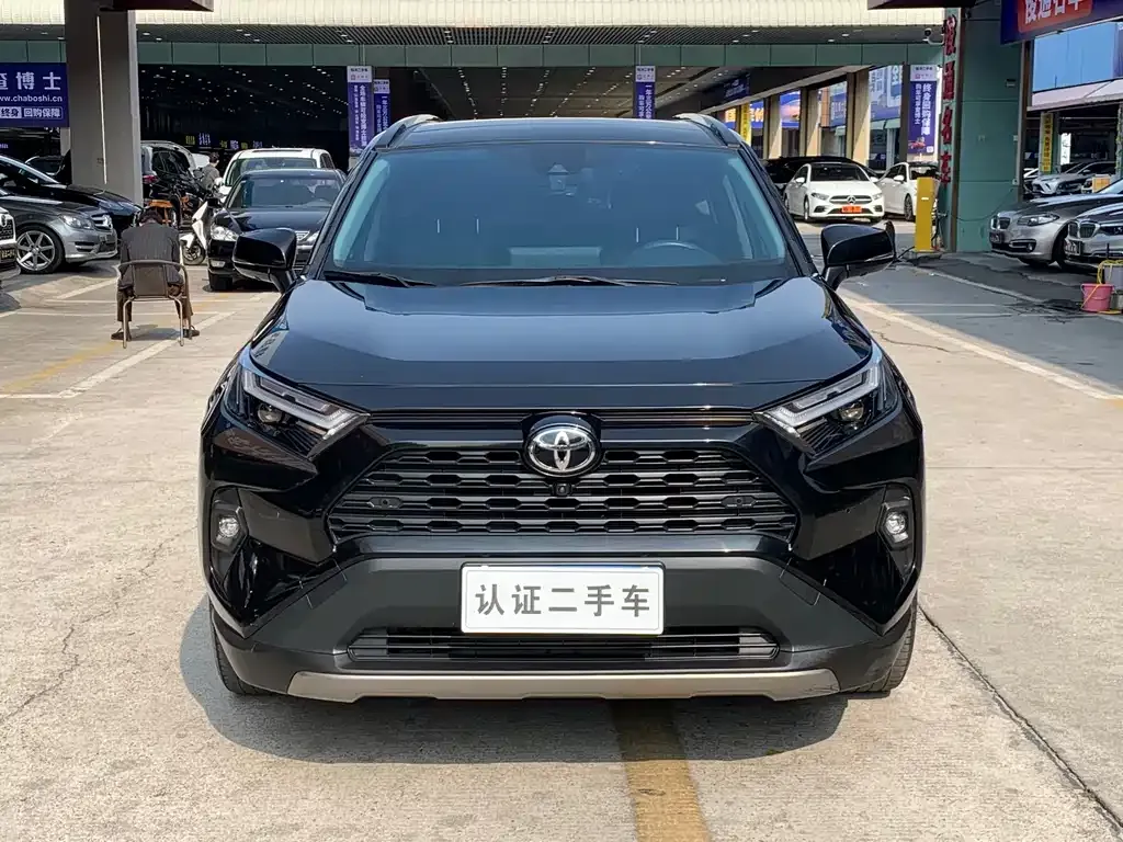 Toyota RAV4 — фото 5