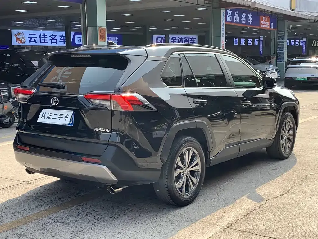 Toyota RAV4 — фото 4