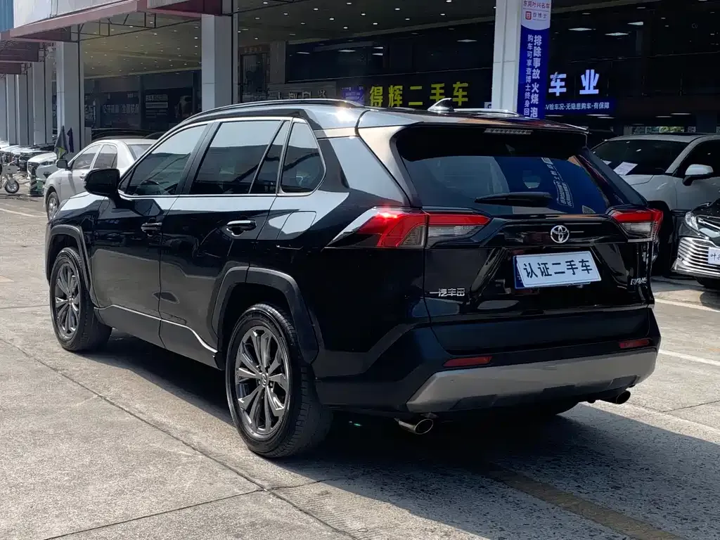 Toyota RAV4 — фото 10