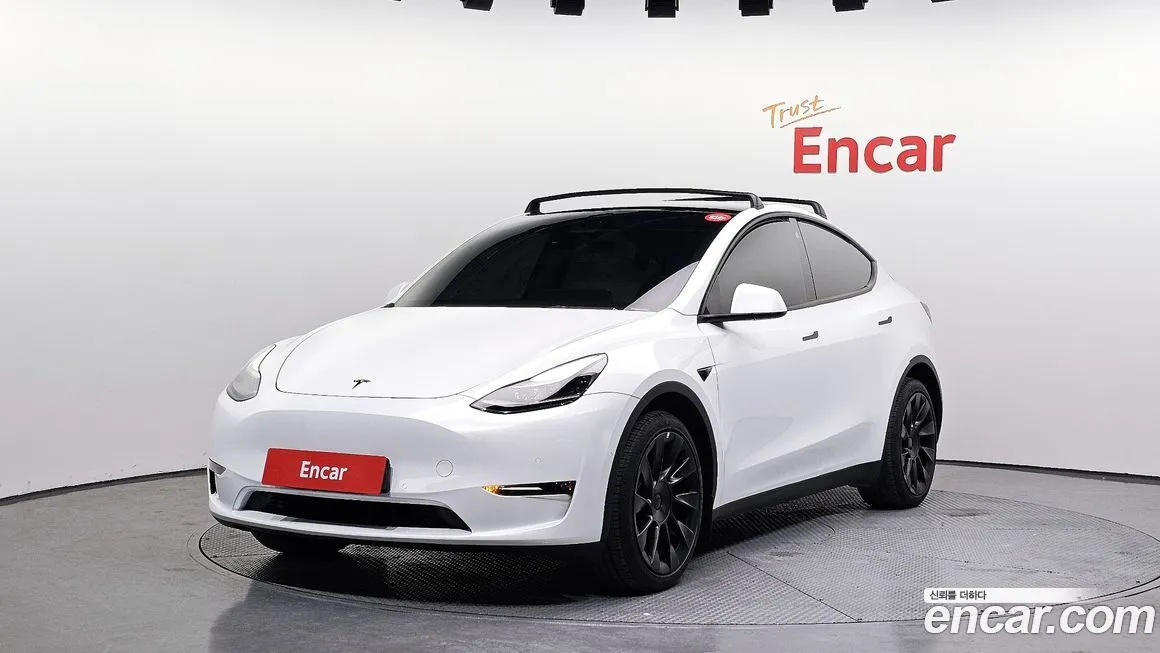 Tesla Model Y — фото 1
