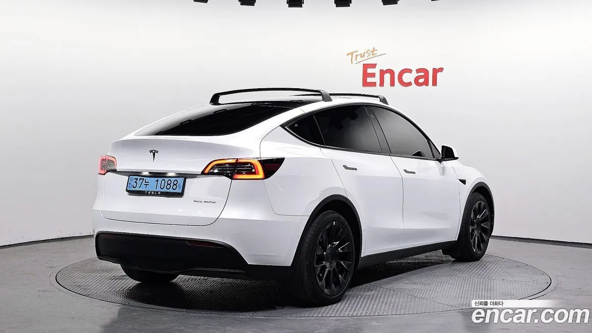 Tesla Model Y — фото 7