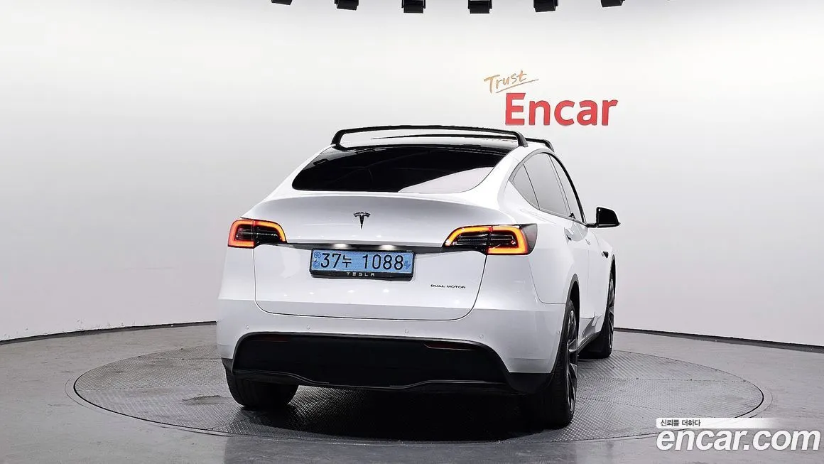 Tesla Model Y — фото 4