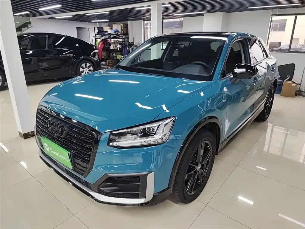 Audi Q2L — фото 1
