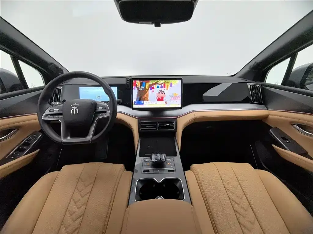 BYD L DM-i — фото 9