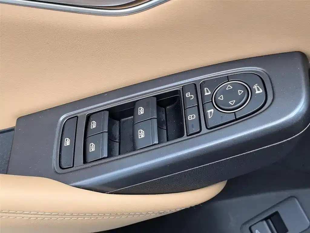 BYD L DM-i — фото 7