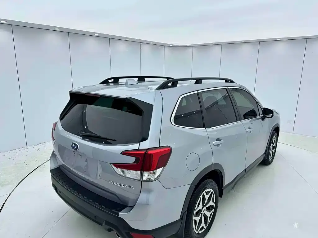 Subaru Forester — фото 4
