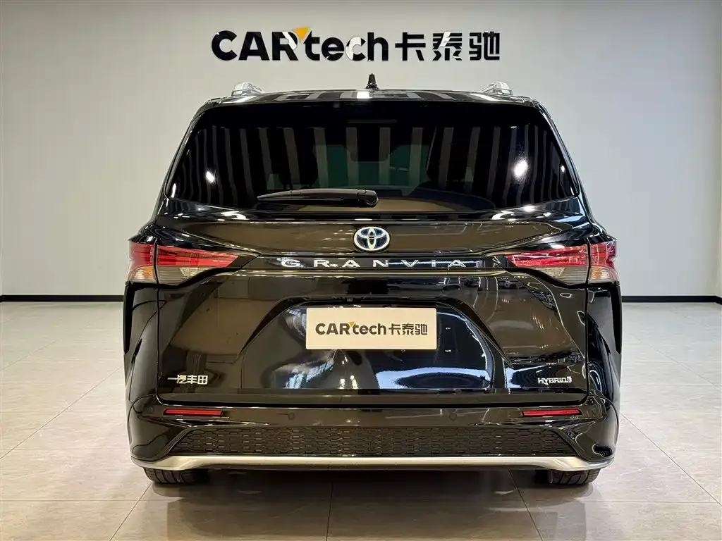 Toyota Granvia — фото 4