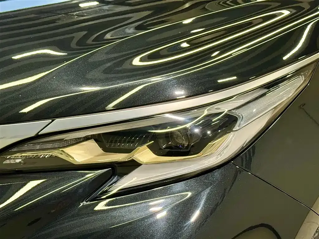 Toyota Granvia — фото 7