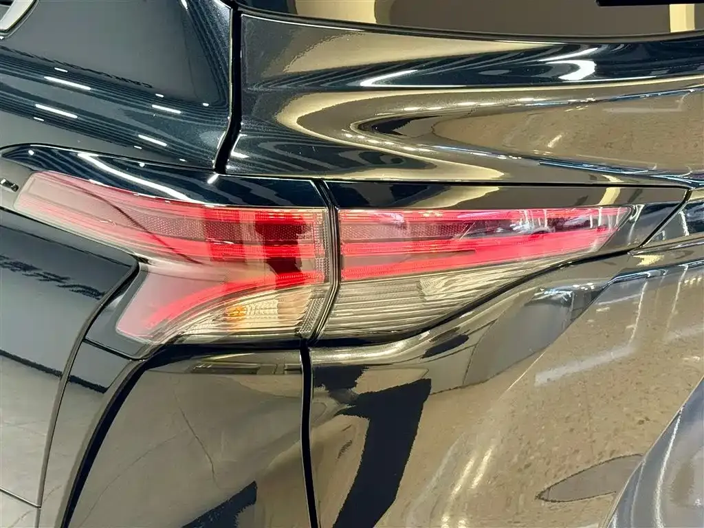 Toyota Granvia — фото 5