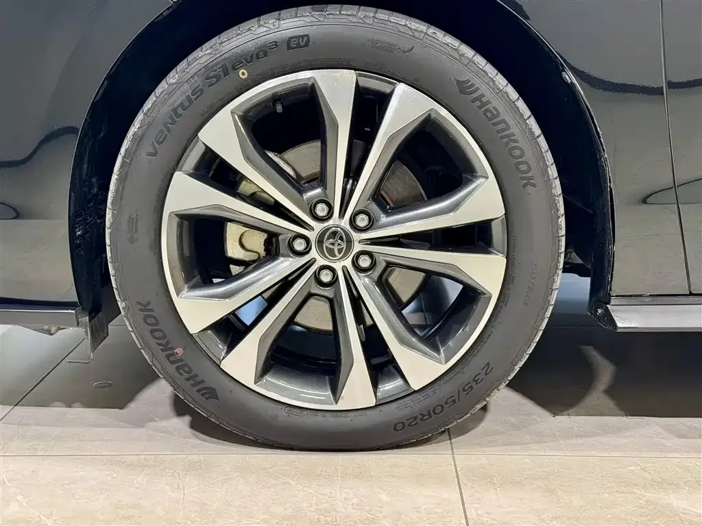 Toyota Granvia — фото 8