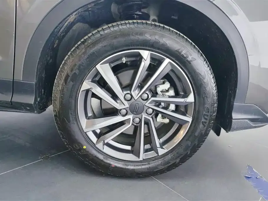 Geely Binyue — фото 10