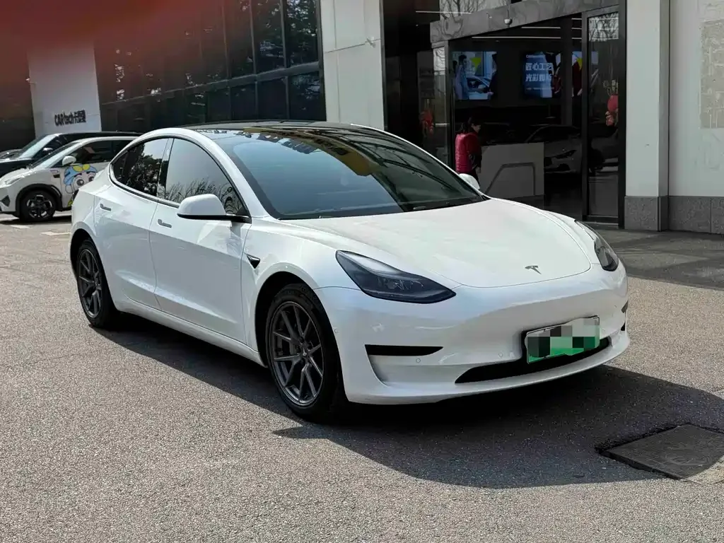 Tesla Model 3 — фото 5