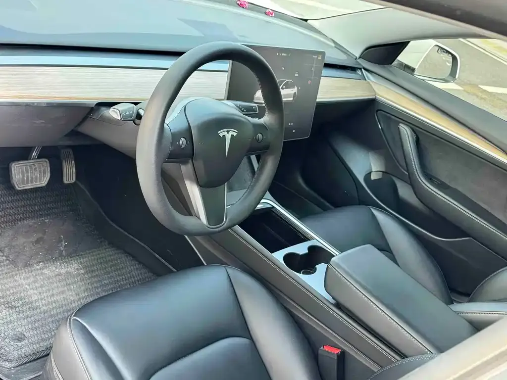 Tesla Model 3 — фото 4