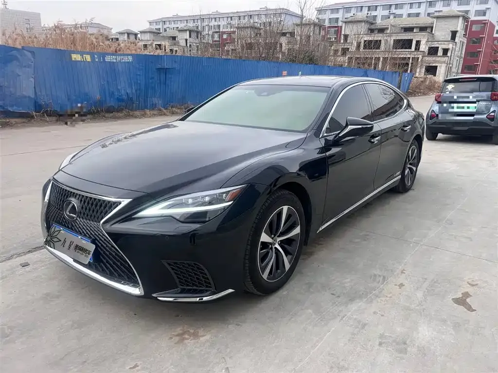 Lexus LS — фото 1