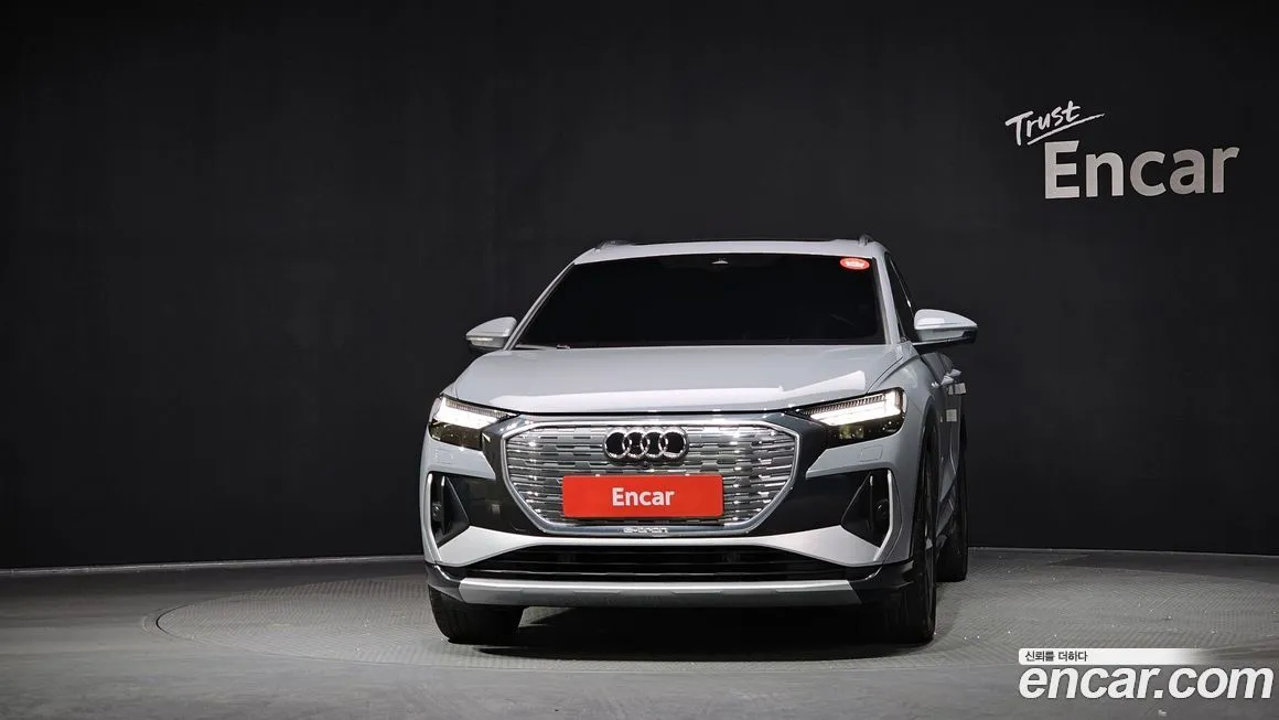 Audi Q4 e-tron — фото 8