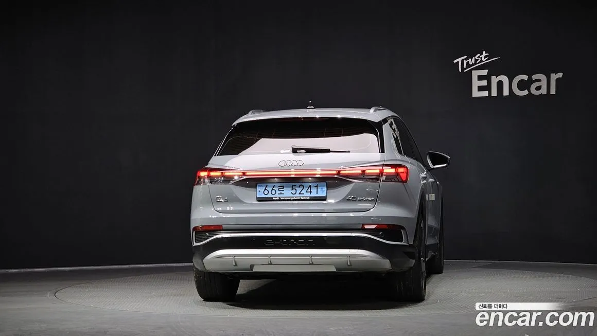 Audi Q4 e-tron — фото 2
