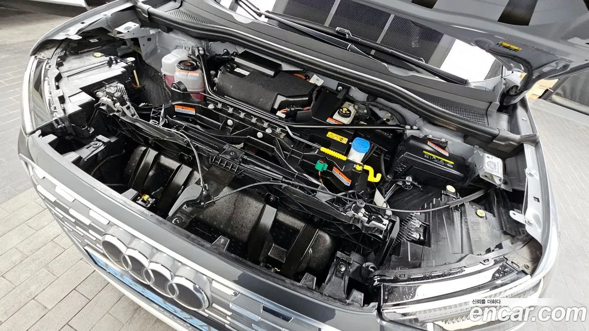 Audi Q4 e-tron — фото 10
