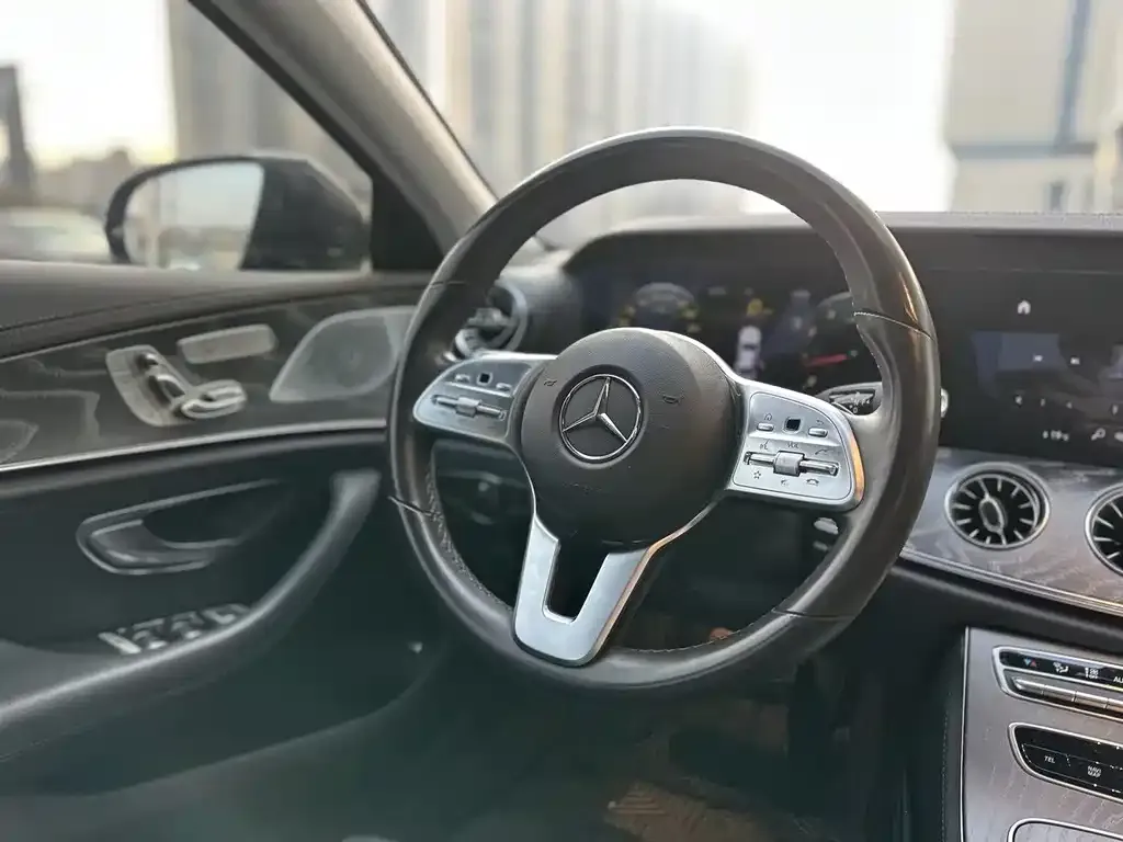 Mercedes-Benz CLS — фото 2