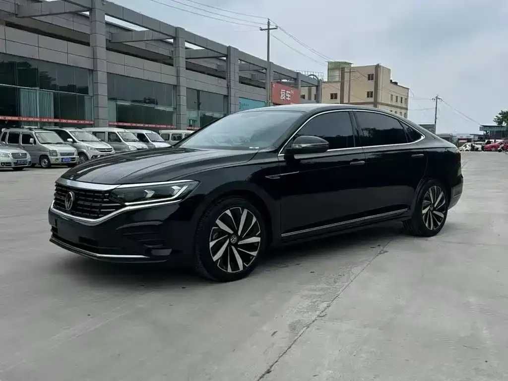 Volkswagen Passat — фото 1