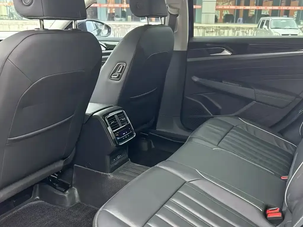 Volkswagen Passat — фото 7