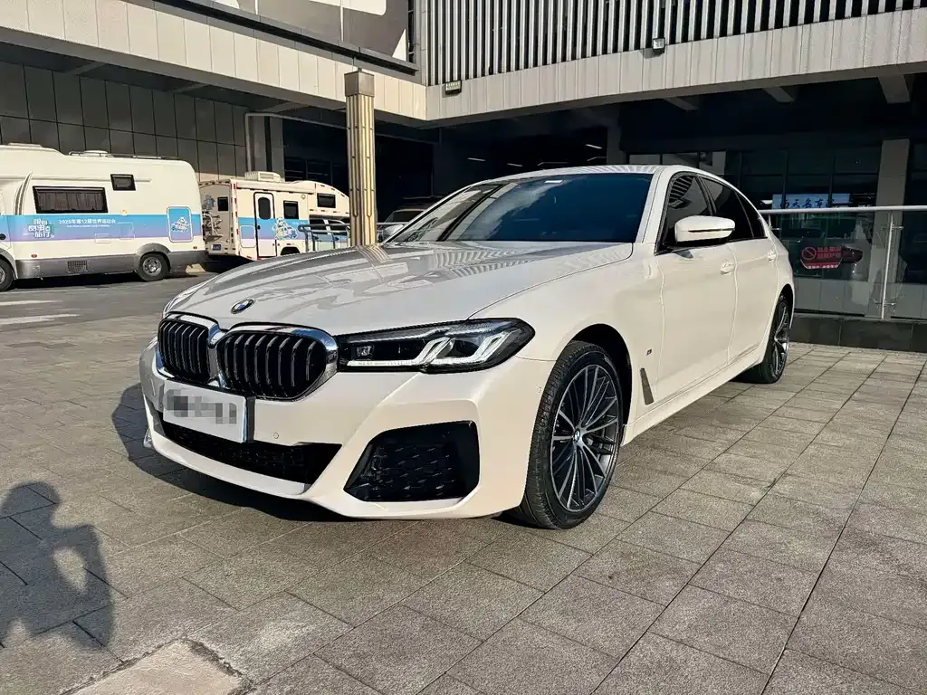 BMW 5 Series — фото 1