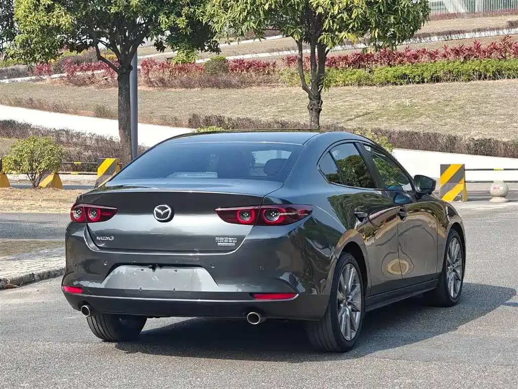 Mazda 3 Axela — фото 3